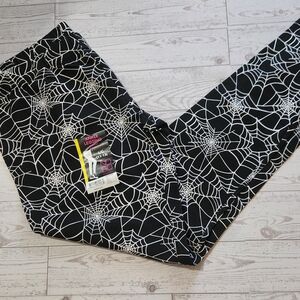 No Boundaries Size L 11-13 Black & White Spider Web Ankle Leggings